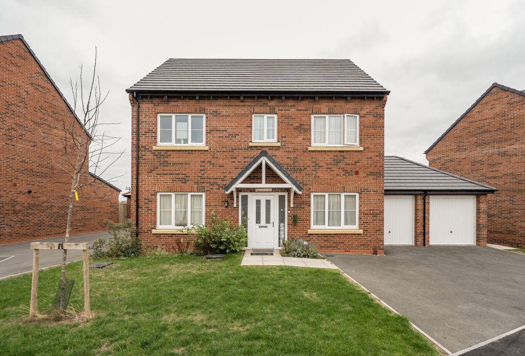 Property photo 1 of 13 1365395-1-68E8d6A...