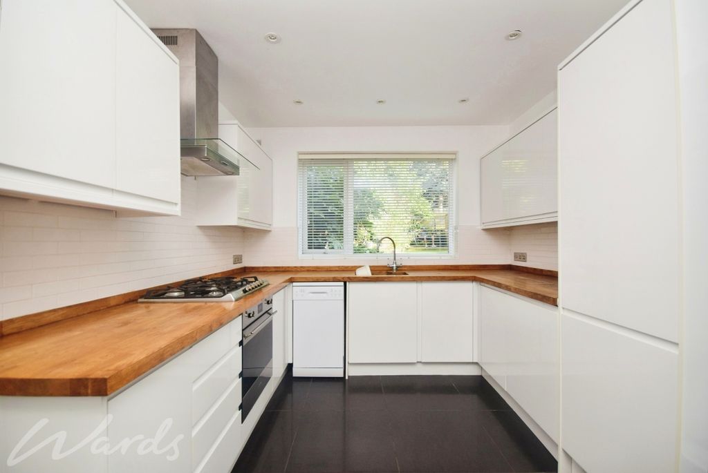 Property photo 3 of 17 Kitchen