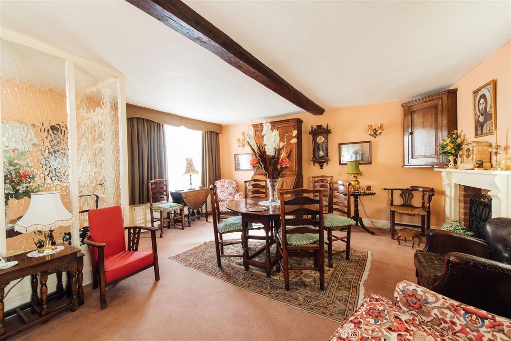 Property photo 3 of 31 Sitting Room