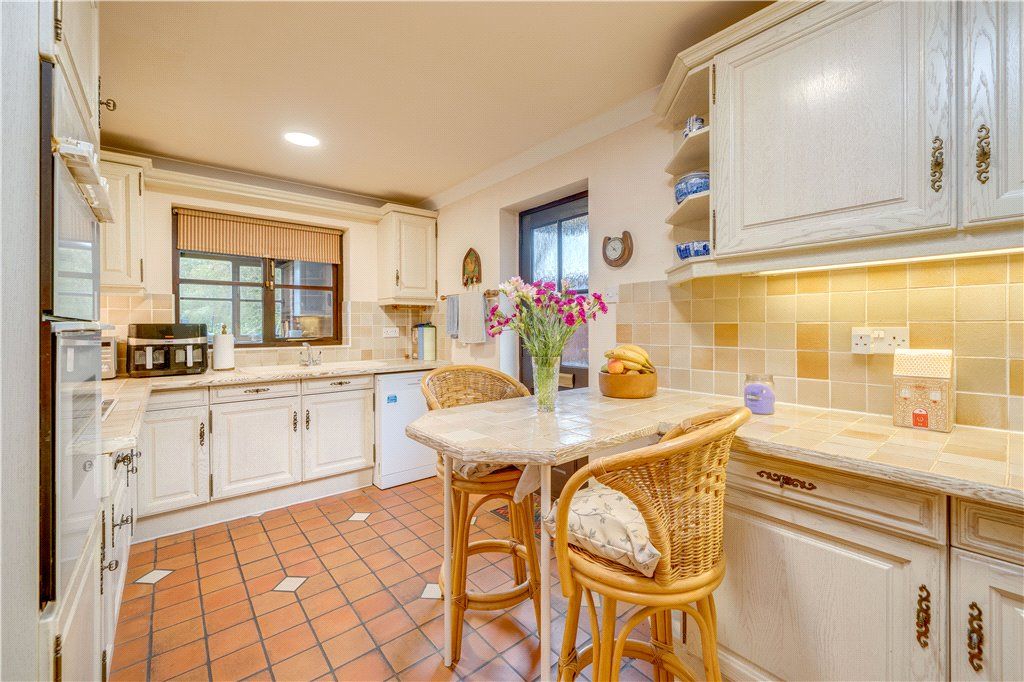 Property photo 2 of 19 Kitchen