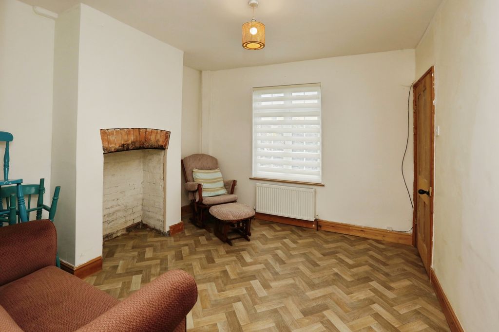 Property photo 3 of 20