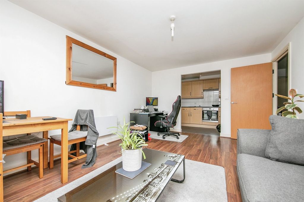 Property photo 2 of 9