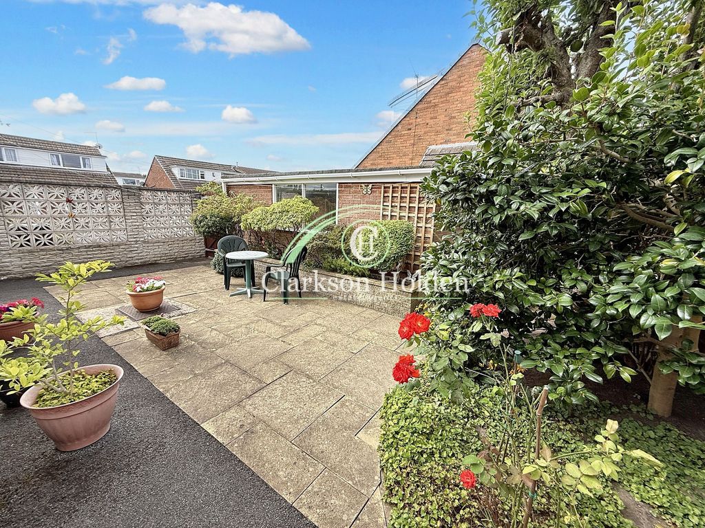 Property photo 2 of 32
