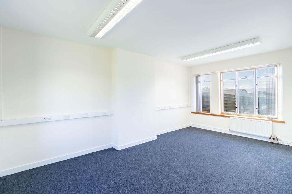 Property photo 3 of 38 Lounge