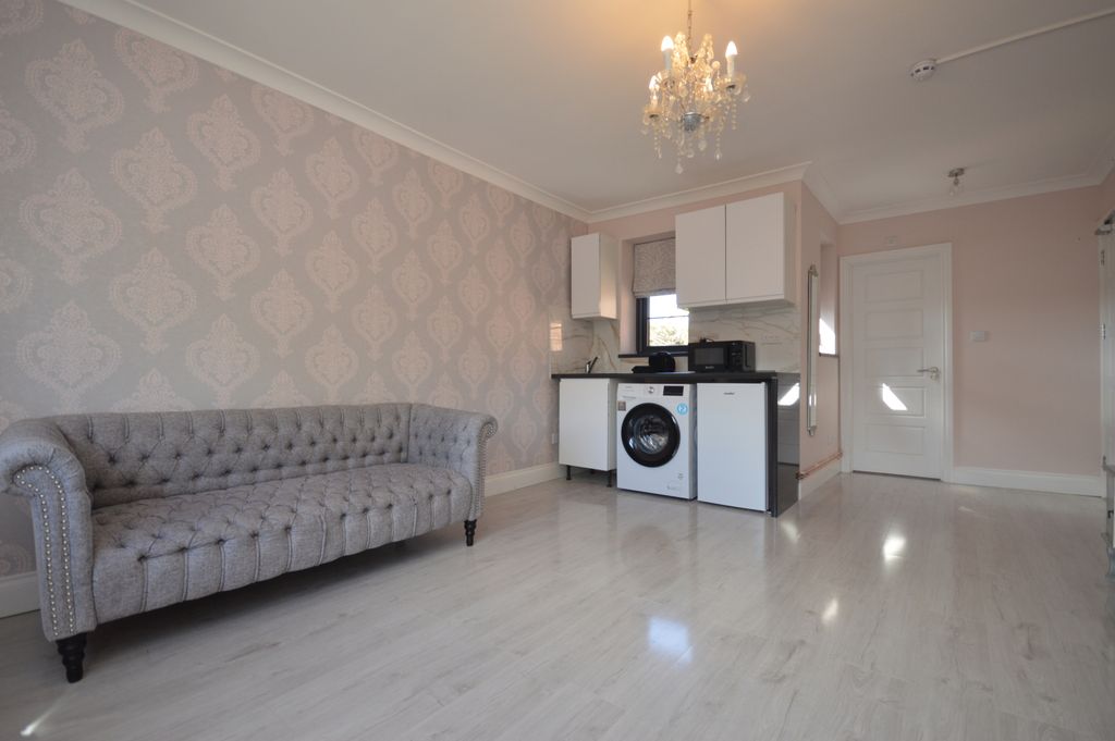 Property photo 3 of 6 Gallery