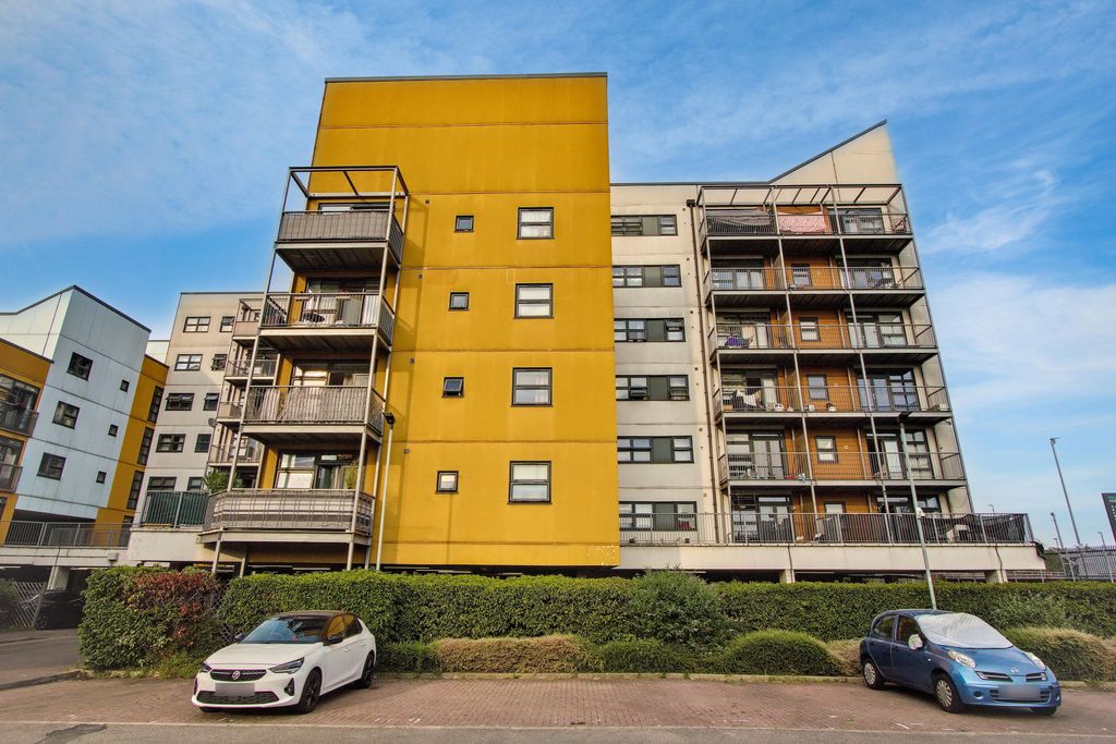 Property photo 2 of 9 171 Maltings Close, Bow, London, E3 3Te