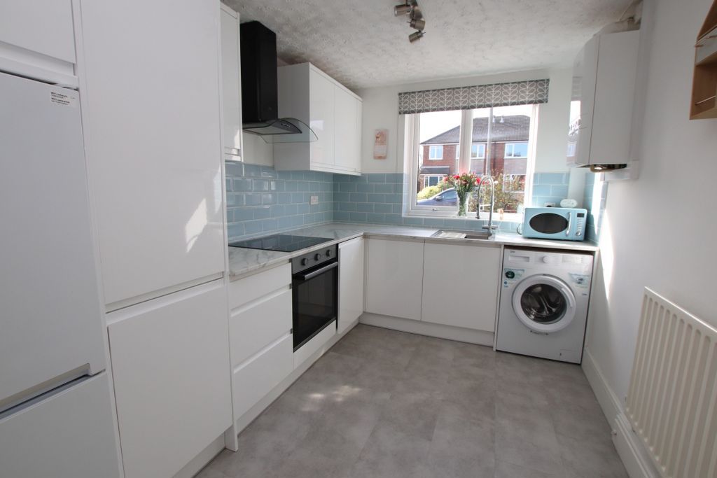 Property photo 3 of 12 Kitchen