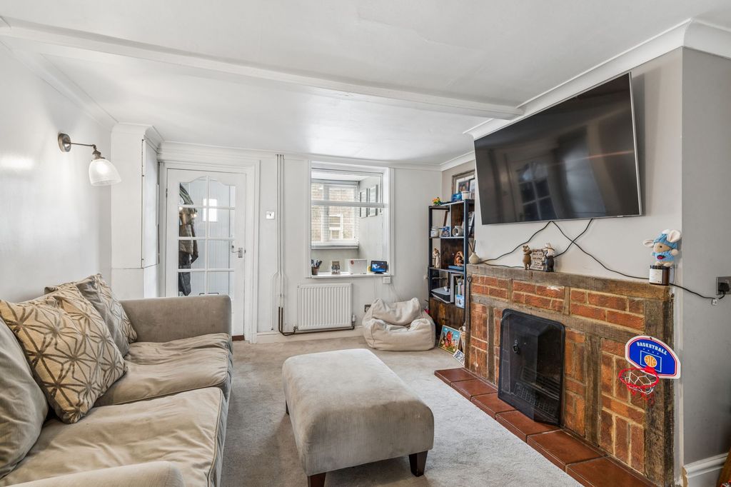 Property photo 2 of 19