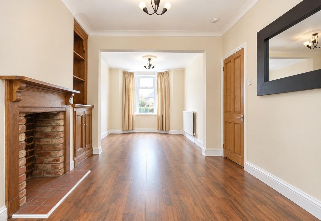 Property photo 2 of 13 0489Lngdiner.Jpg