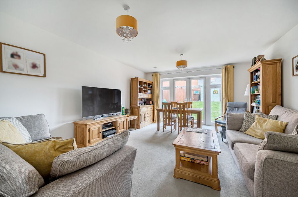 Property photo 3 of 17 1374629-12-690A27...