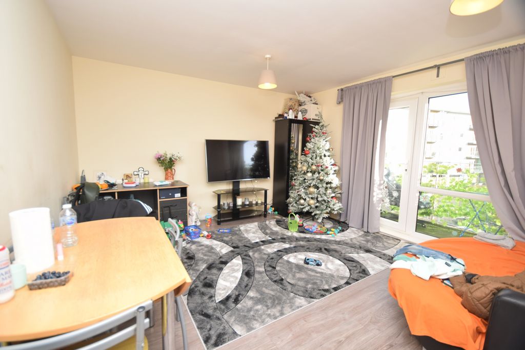 Property photo 2 of 9 Lounge