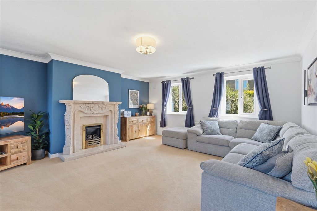 Property photo 3 of 25 Lounge