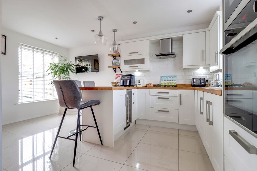 Property photo 3 of 17 3