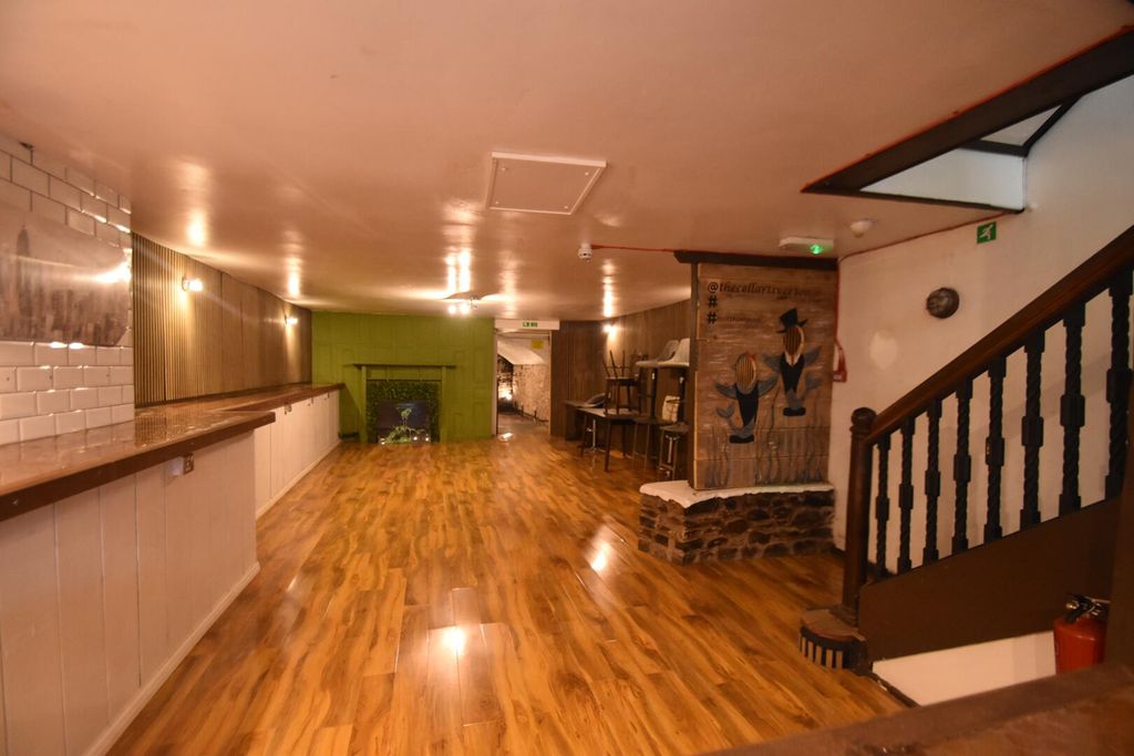 Property photo 2 of 10 Tiverton Seddons