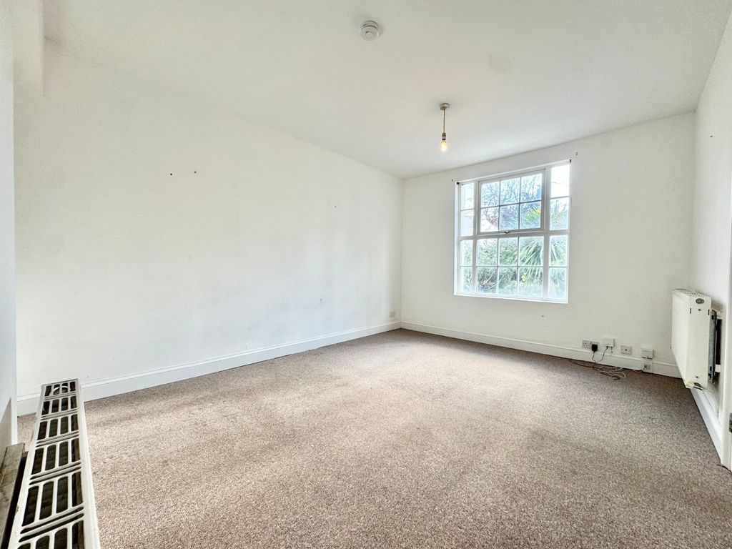 Property photo 3 of 9 Picture 3