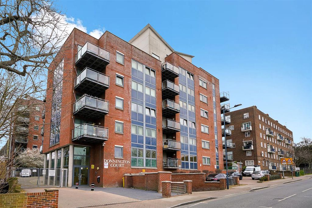 Property photo 1 of 14 Flat 19, Donnington Court - B1Yjmhahfgay7Y7Aylf7.J