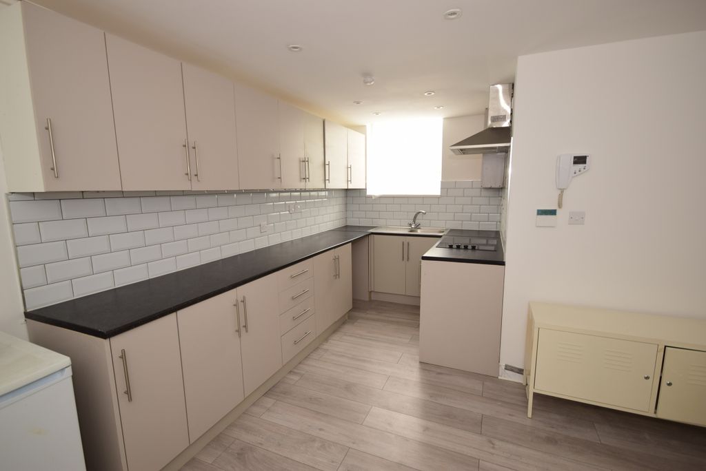Property photo 2 of 9 Kitchen