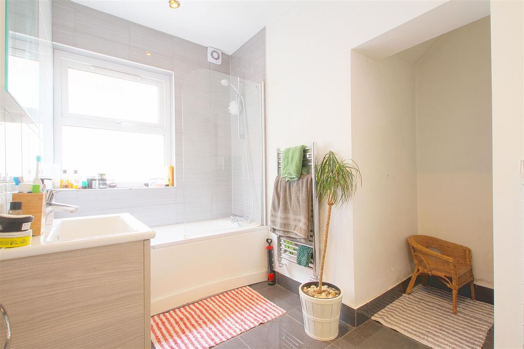 Property photo 3 of 3