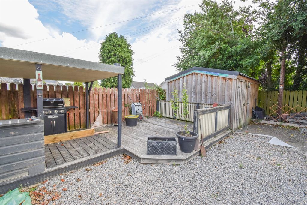 Property photo 2 of 33