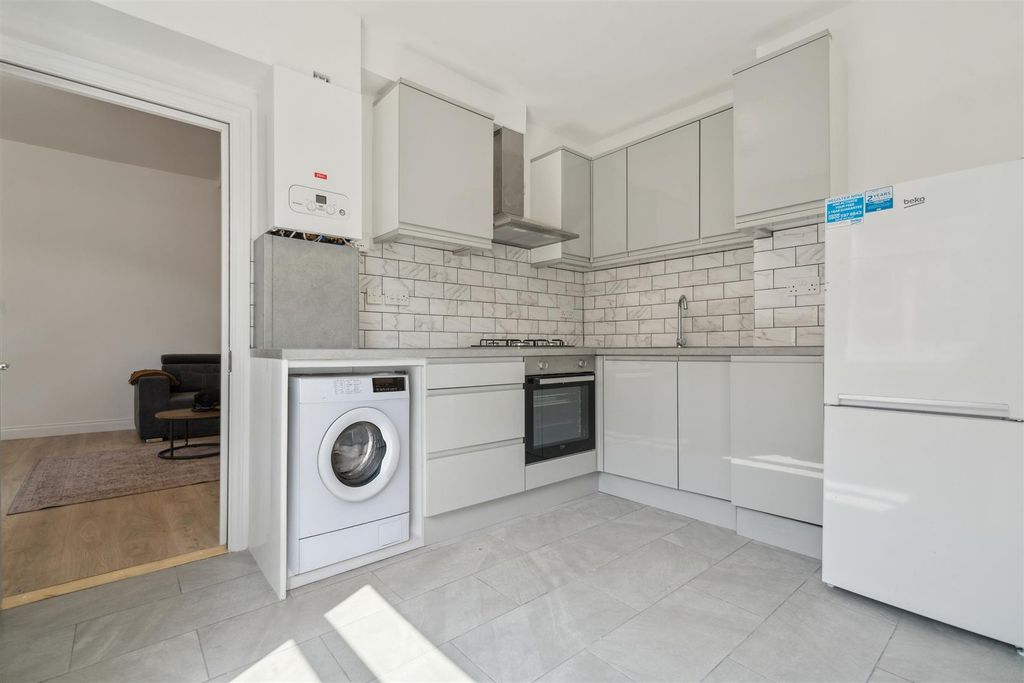 Property photo 2 of 9 Merton Road, Wimbledon Kitchen 1