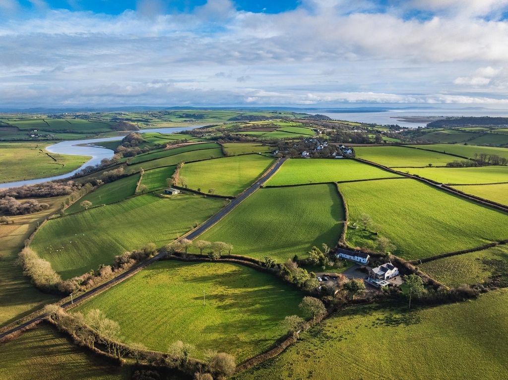 Property photo 2 of 39