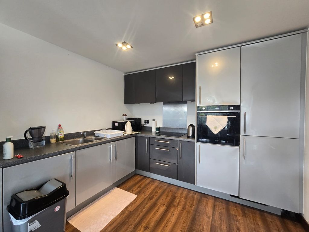 Property photo 2 of 10 Kitchen
