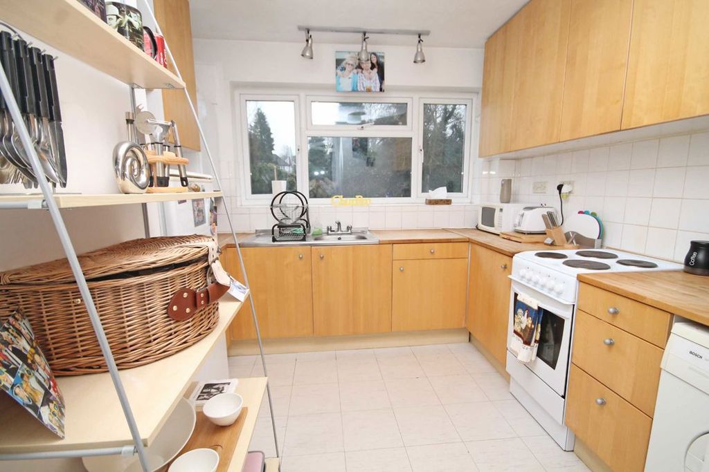 Property photo 3 of 6