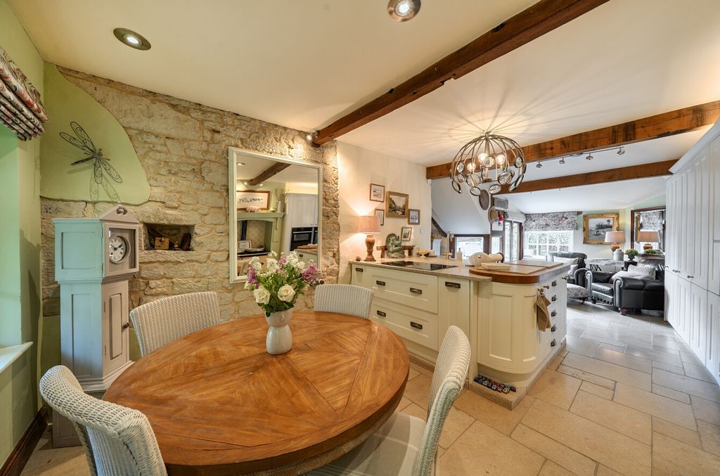 Property photo 2 of 22 151001712