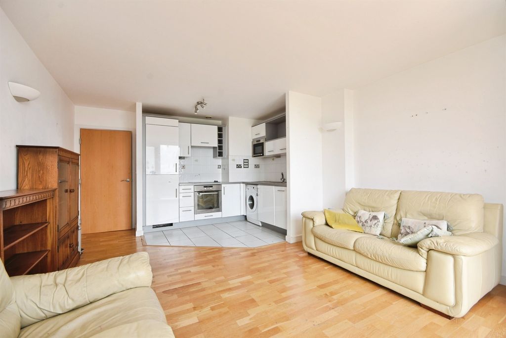Property photo 3 of 14