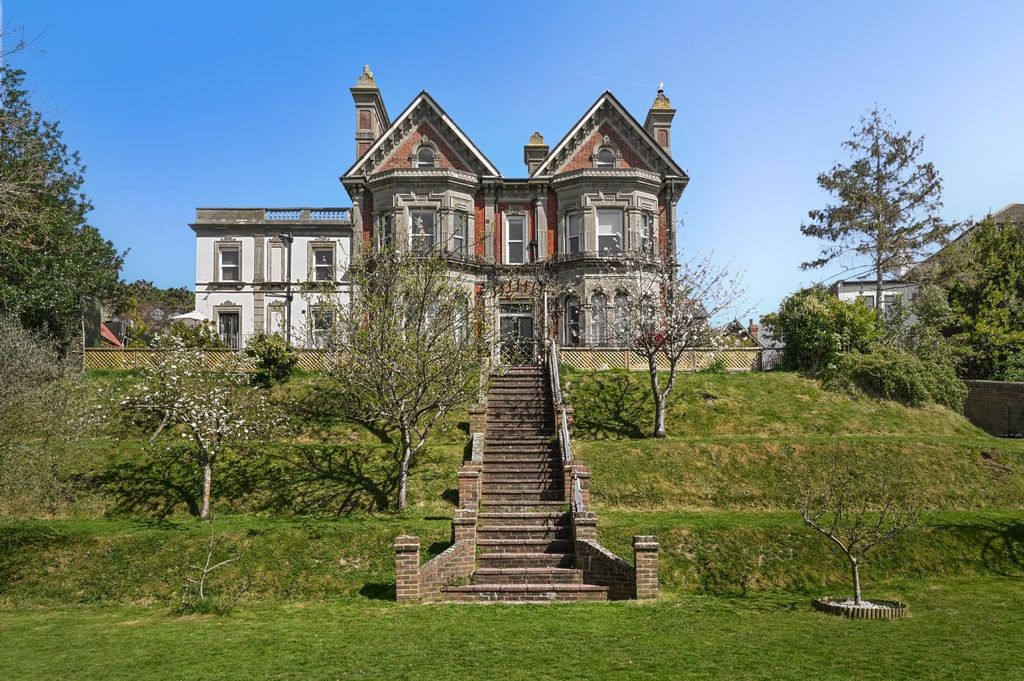 Property photo 1 of 50
