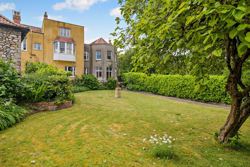 Property photo 1 of 19