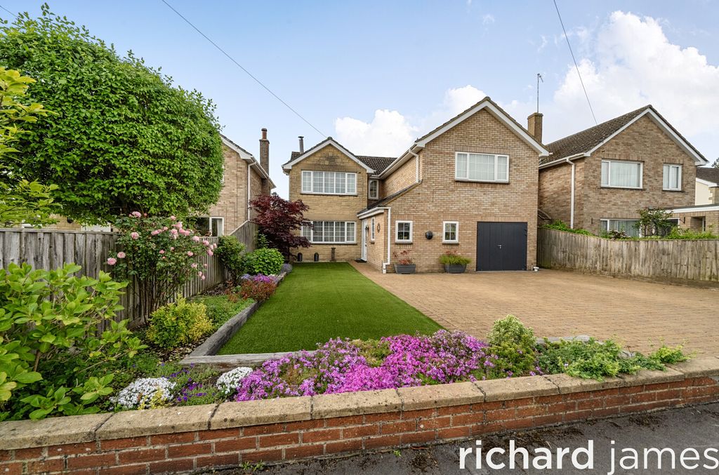Property photo 1 of 25 01Bf3E05Fdc743E090256Cfc488Ae928