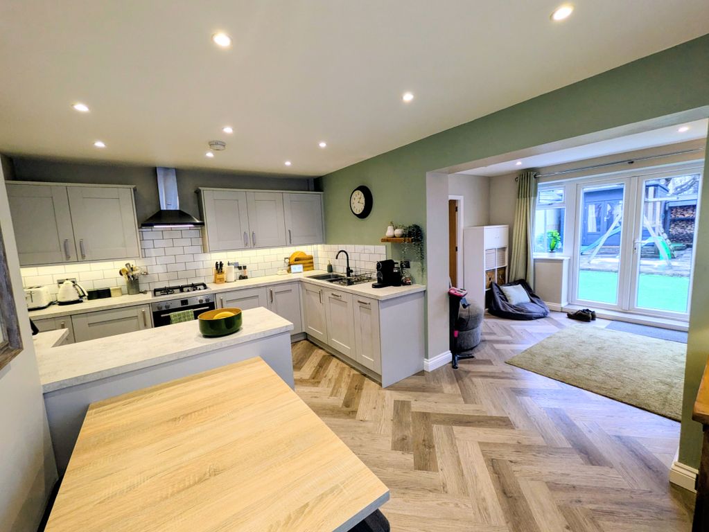 Property photo 1 of 30 1000032919