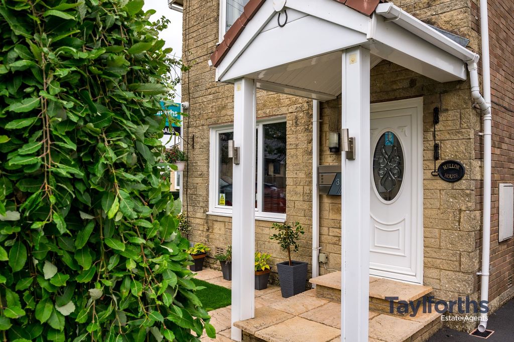 Property photo 2 of 43