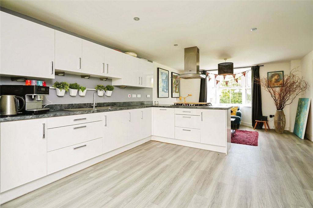 Property photo 3 of 20 Kitchen