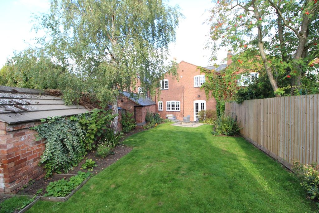 Property photo 2 of 20