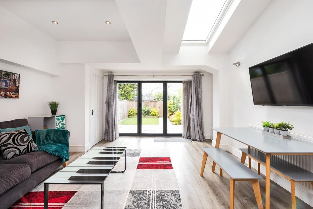 Property photo 3 of 11 Flat 1, 2 Victoria Terrace, Bath, Ba2 3Qz-9.Jpg