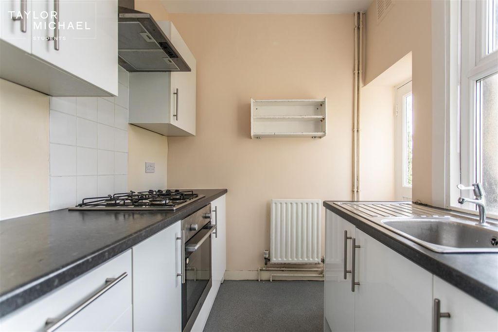 Property photo 1 of 18 Kitchen