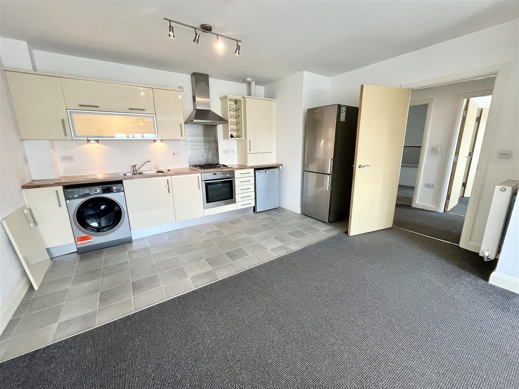 Property photo 2 of 14 Kitchen