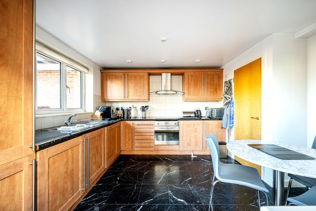 Property photo 3 of 17 Picture No. 02