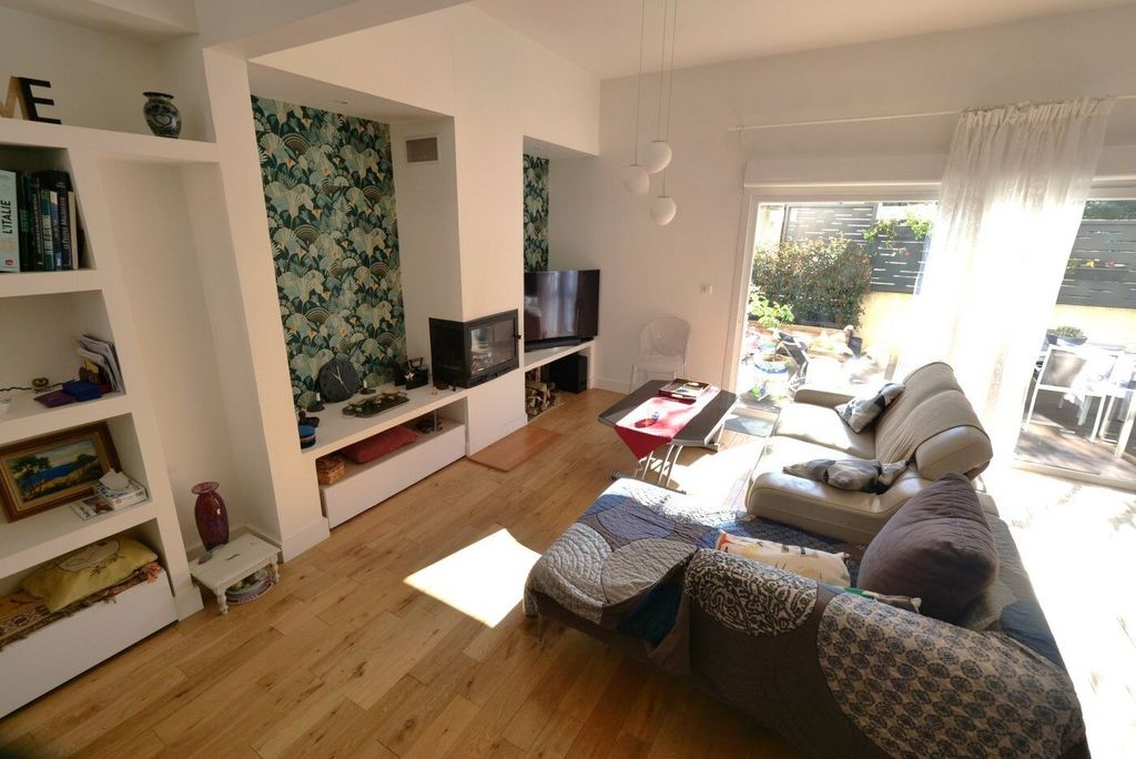 Property photo 1 of 15 Townhouse With Terrace In The Center Of Salon-De-Provence