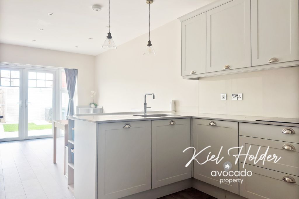 Property photo 3 of 35 4126075