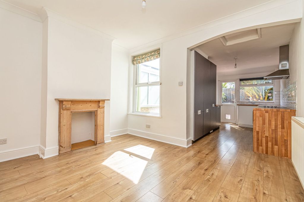 Property photo 2 of 22