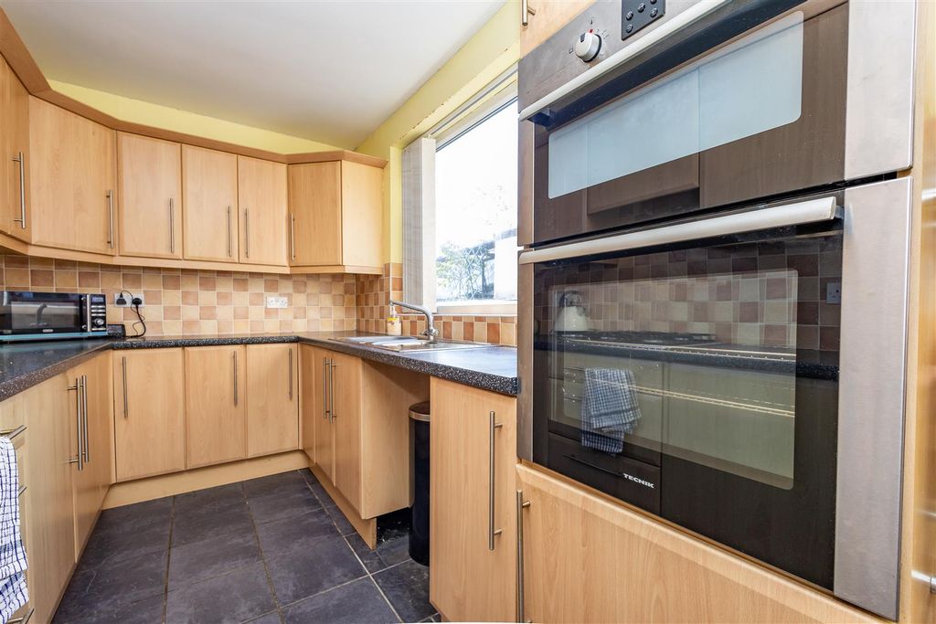 Property photo 3 of 15 Kitchen