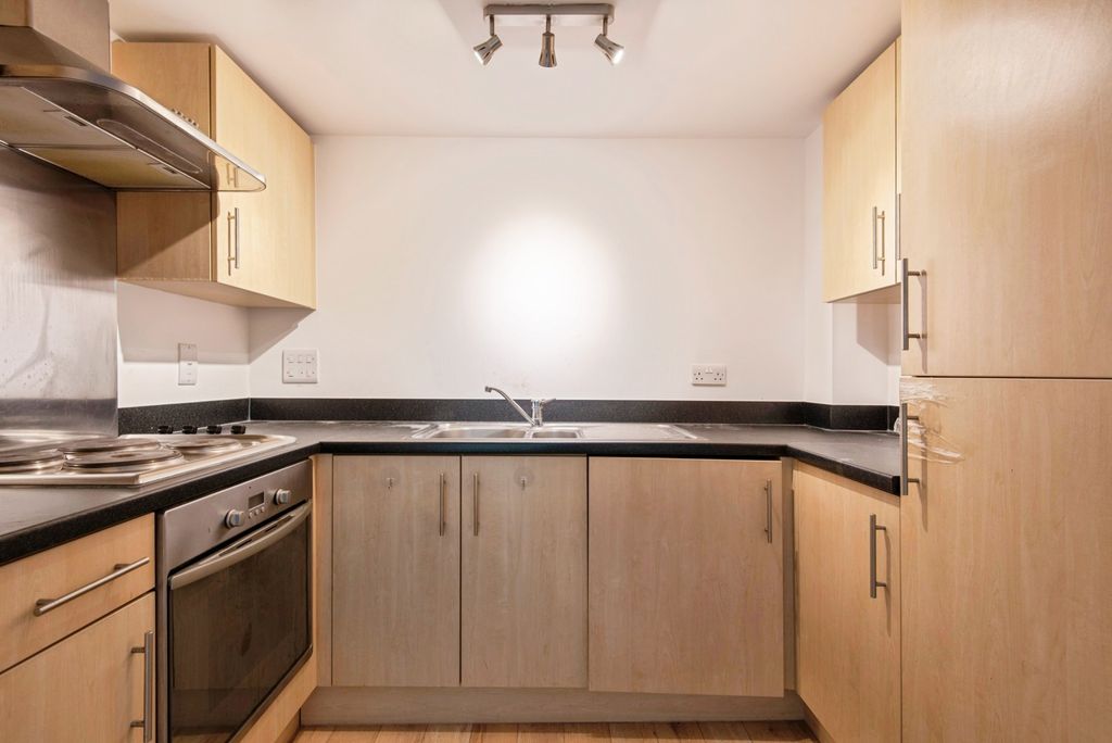 Property photo 3 of 17 Kitchen