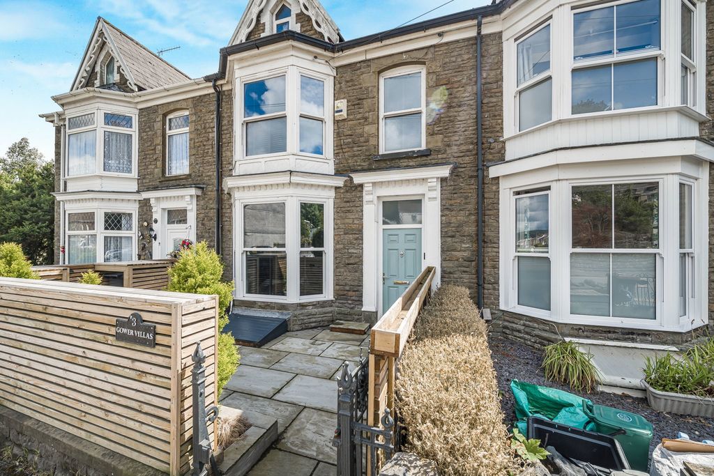 Property photo 1 of 40