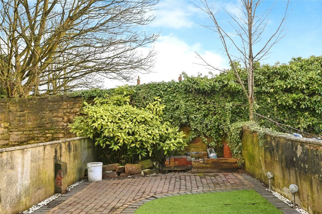 Property photo 3 of 15 Garden