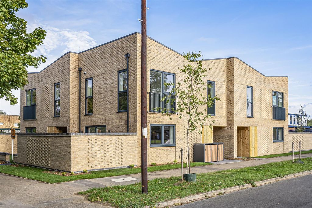 Property photo 1 of 11 10_62348.Jpg