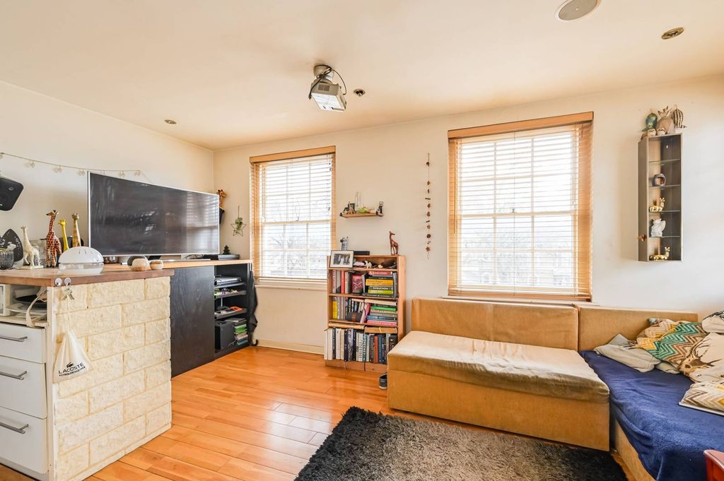 Property photo 1 of 9