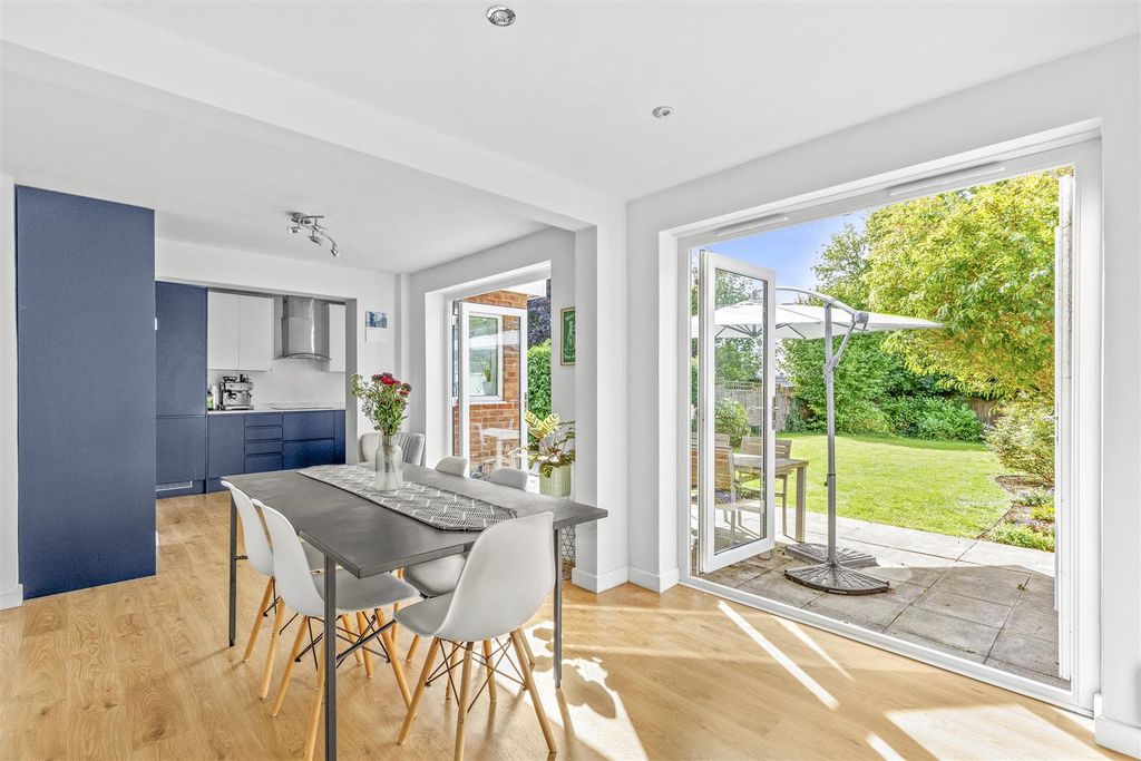 Property photo 2 of 15 22 The Pastures, Hp13 5Lz-2.Jpg